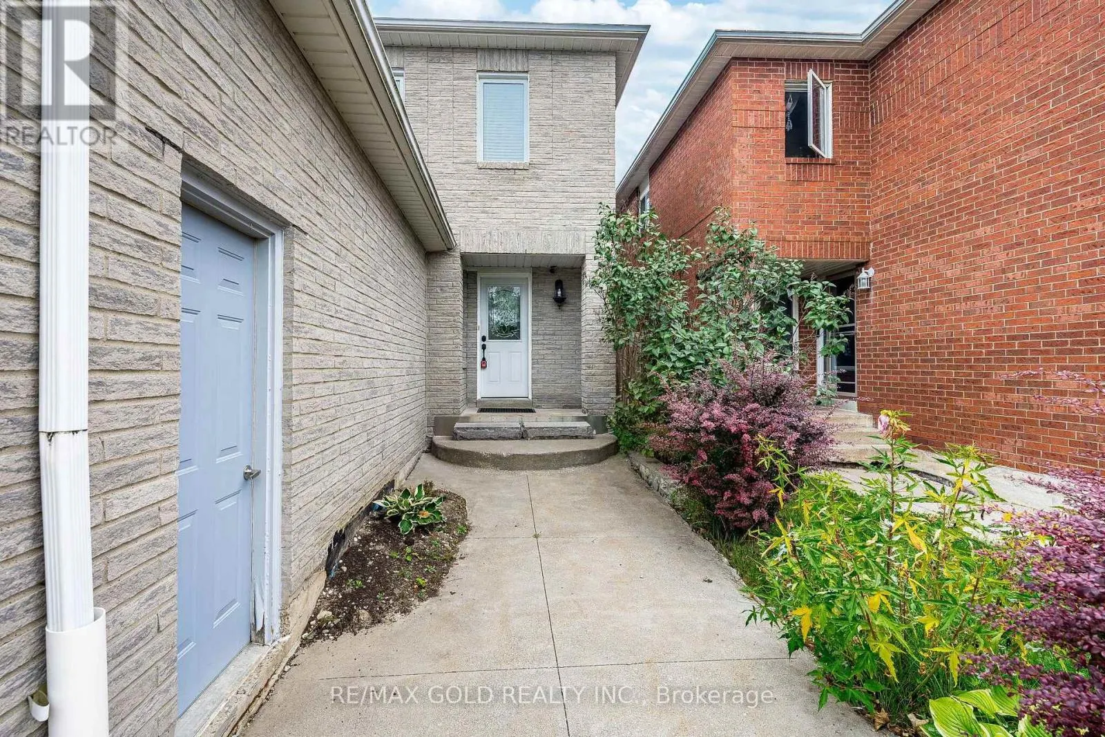 329 HOWARD CRESCENT