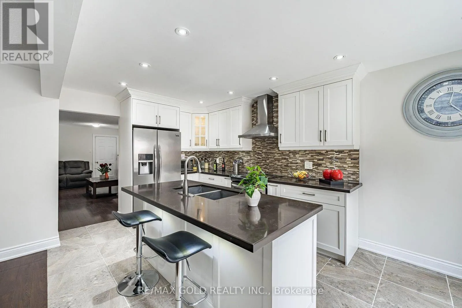 329 HOWARD CRESCENT