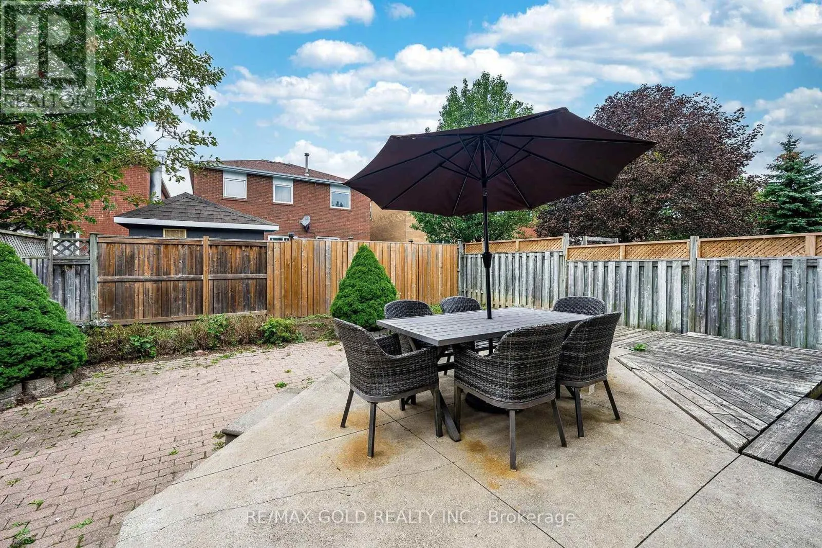 329 HOWARD CRESCENT