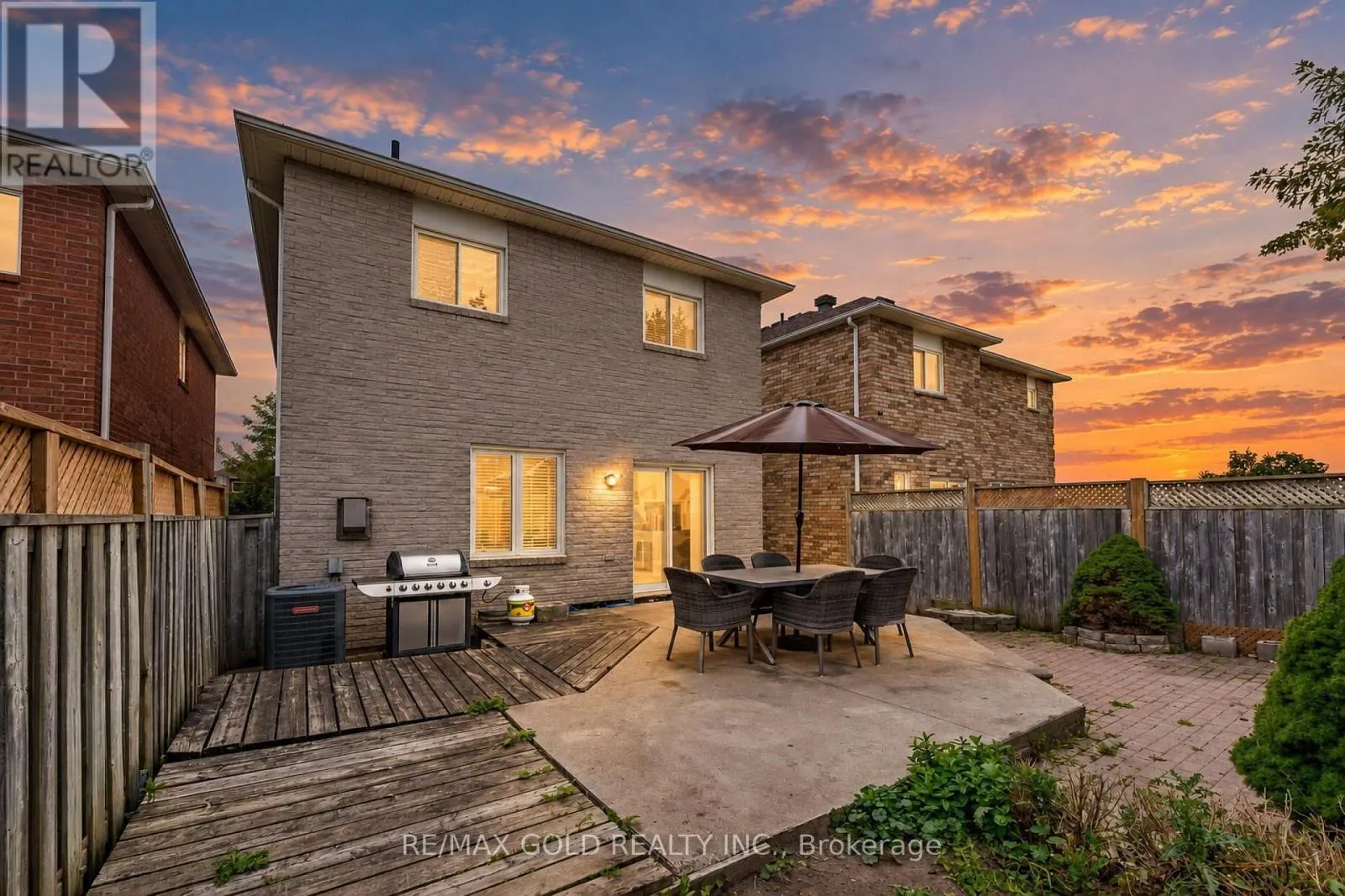 329 HOWARD CRESCENT