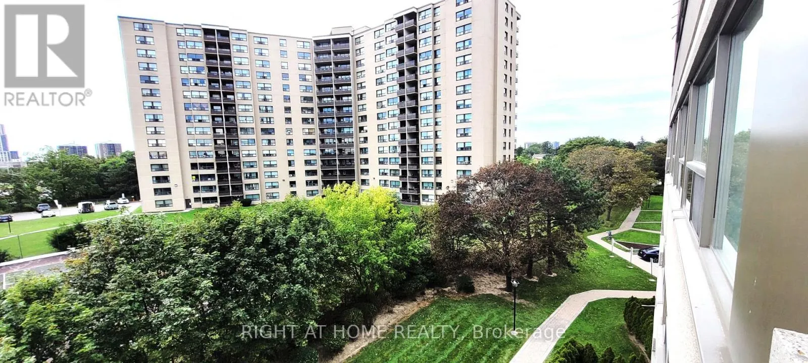 517 - 475 THE WEST MALL