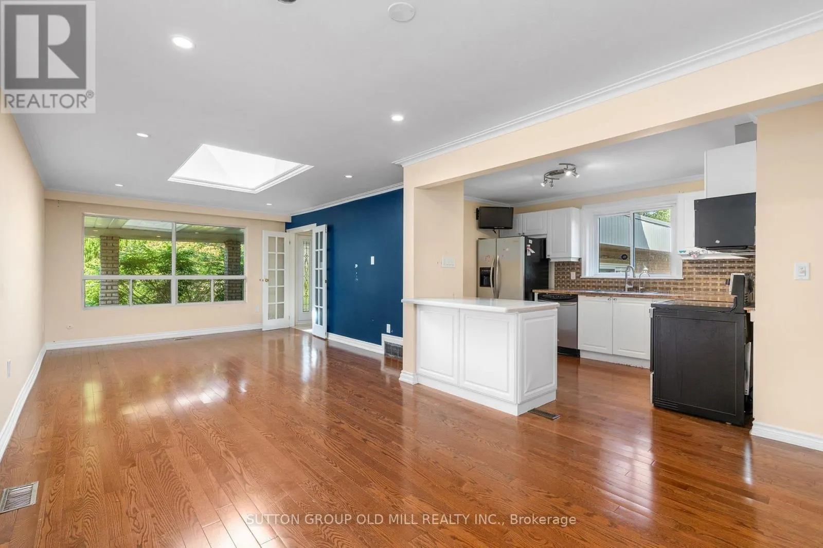 2 LEITA COURT