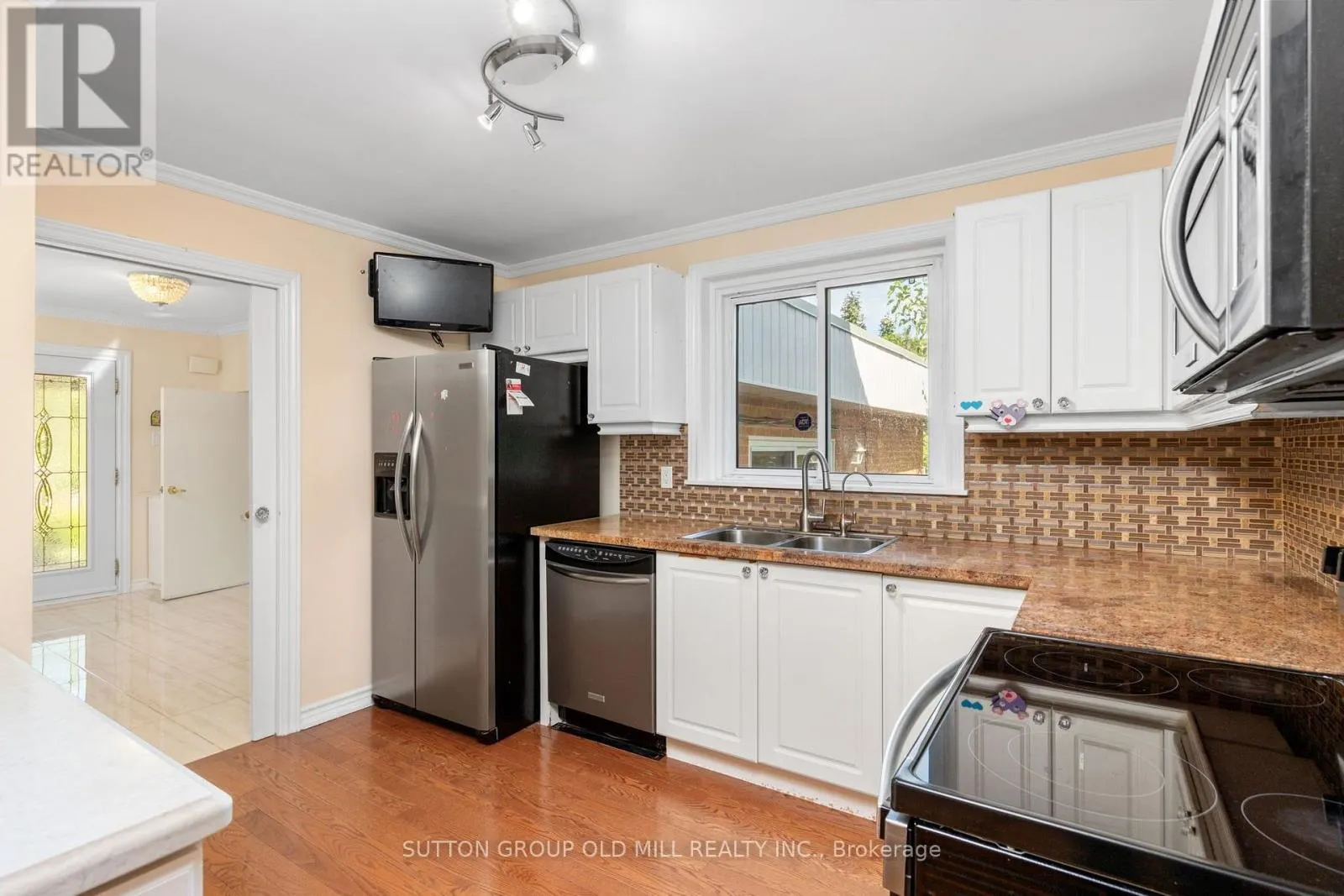 2 LEITA COURT
