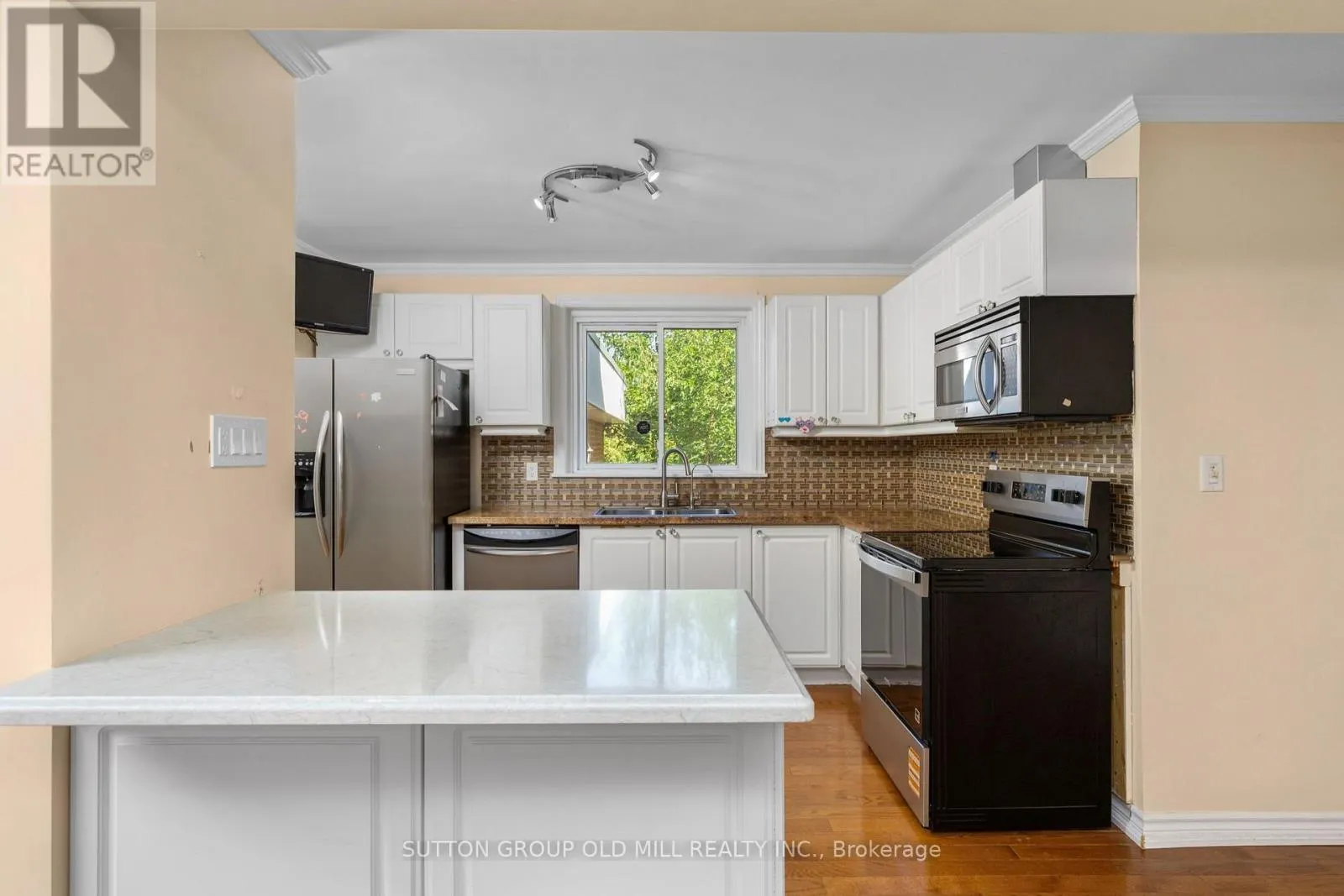 2 LEITA COURT