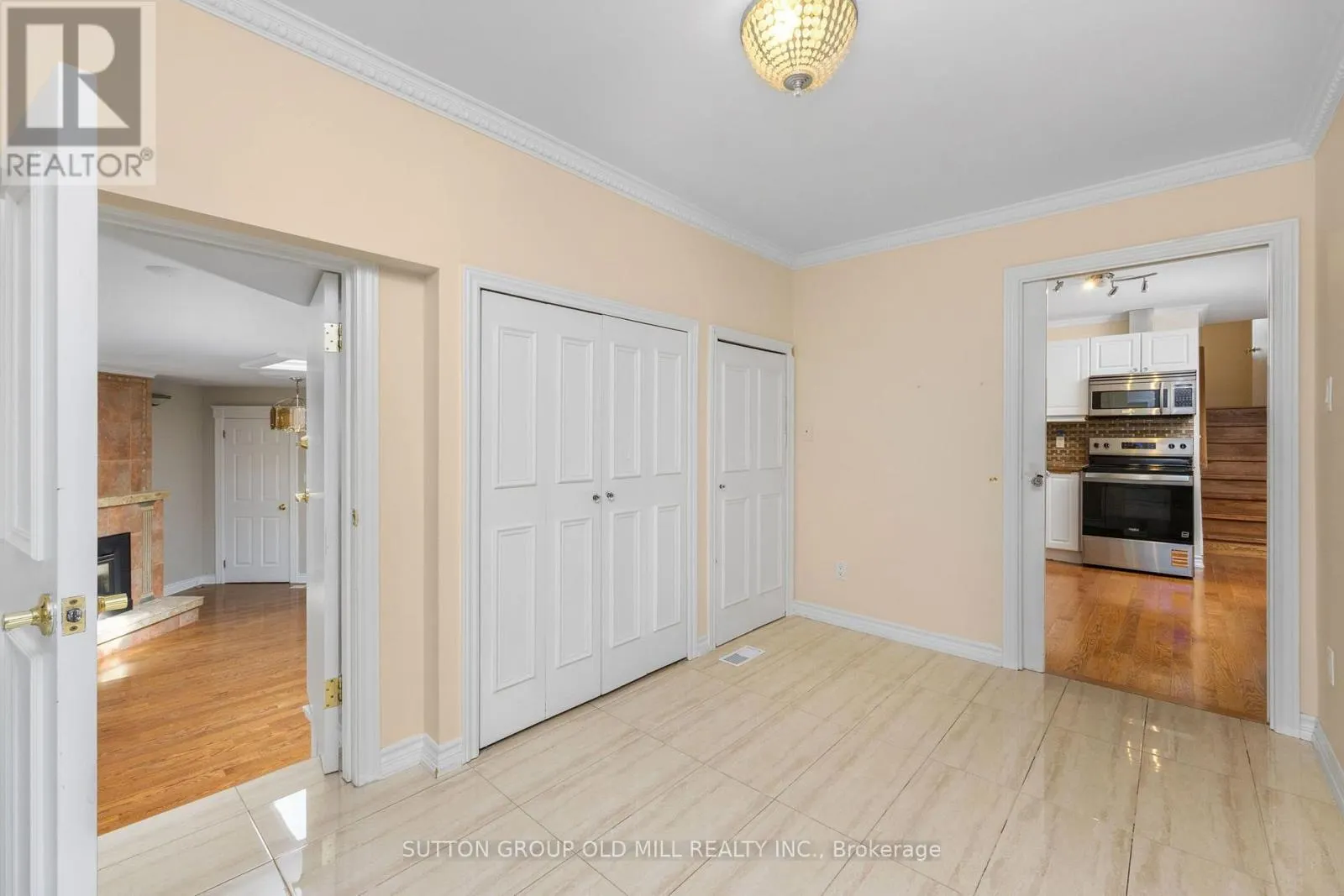 2 LEITA COURT