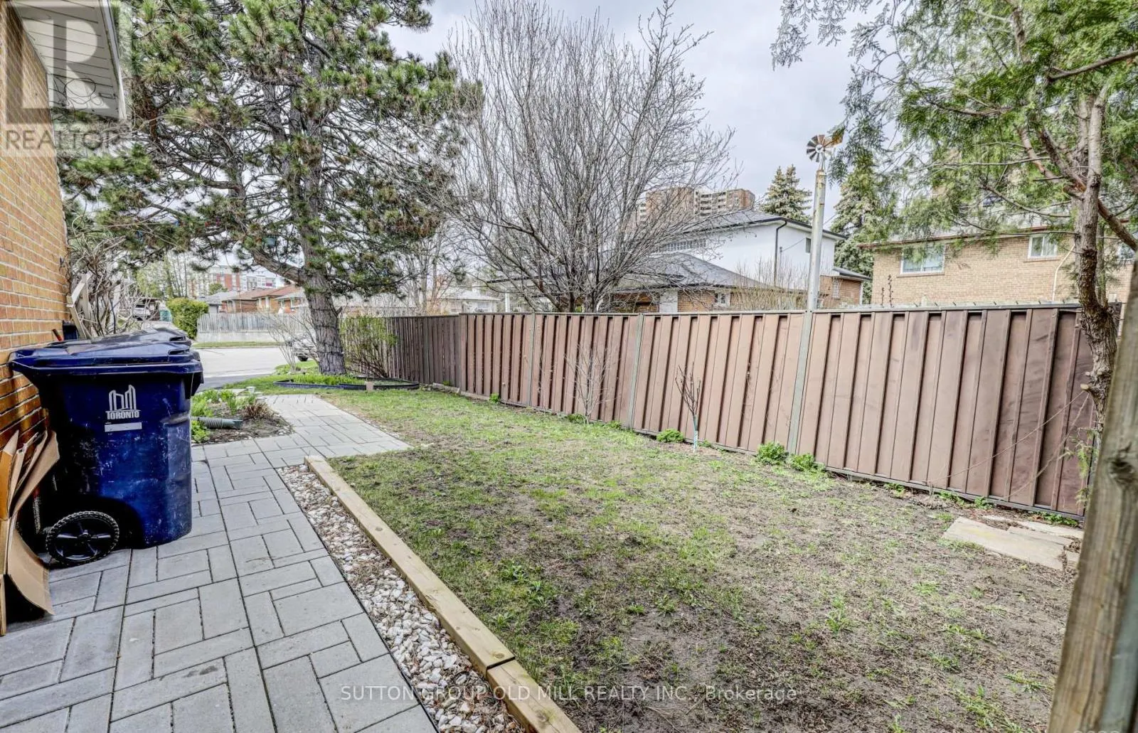 2 LEITA COURT