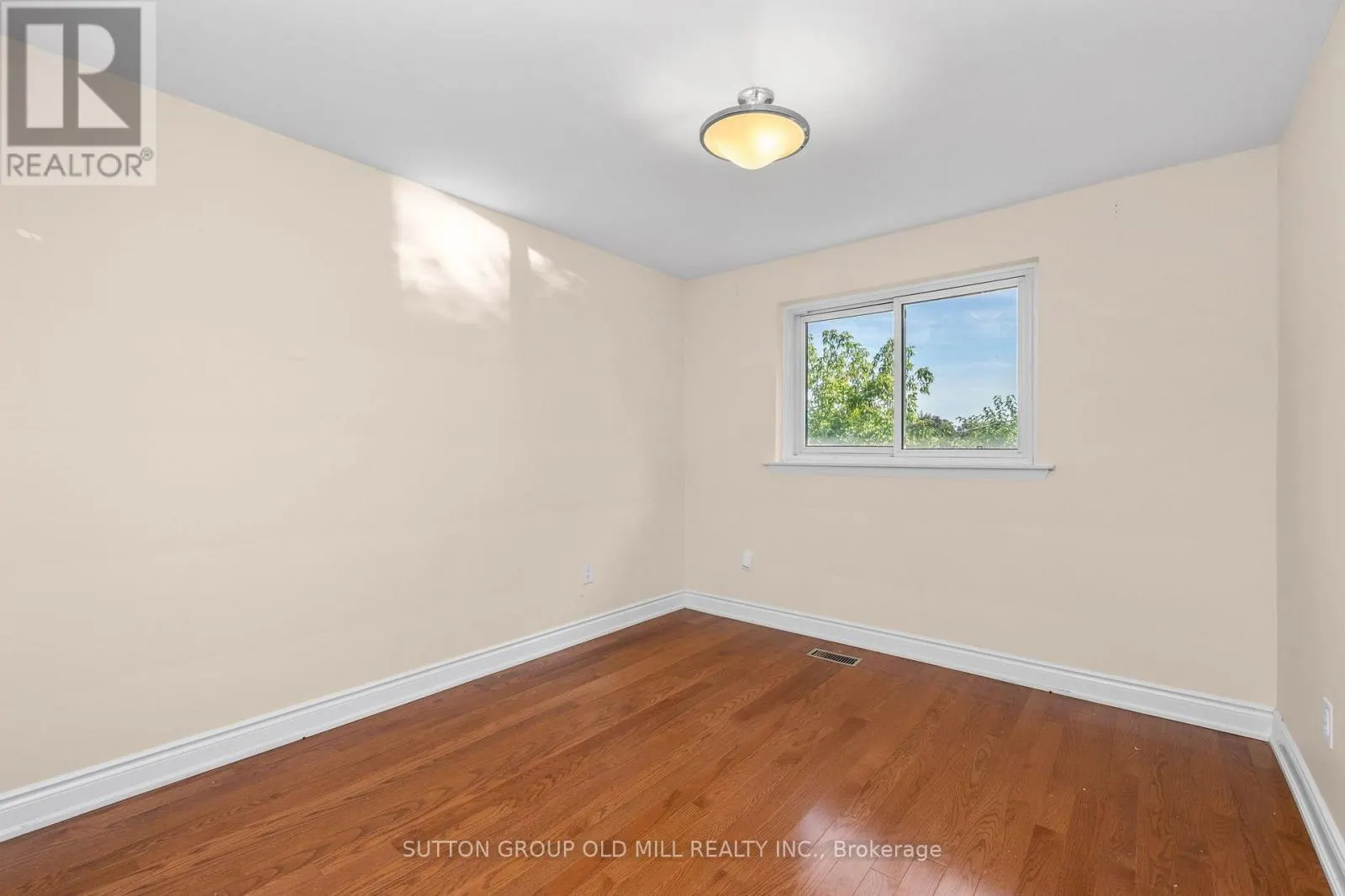 2 LEITA COURT