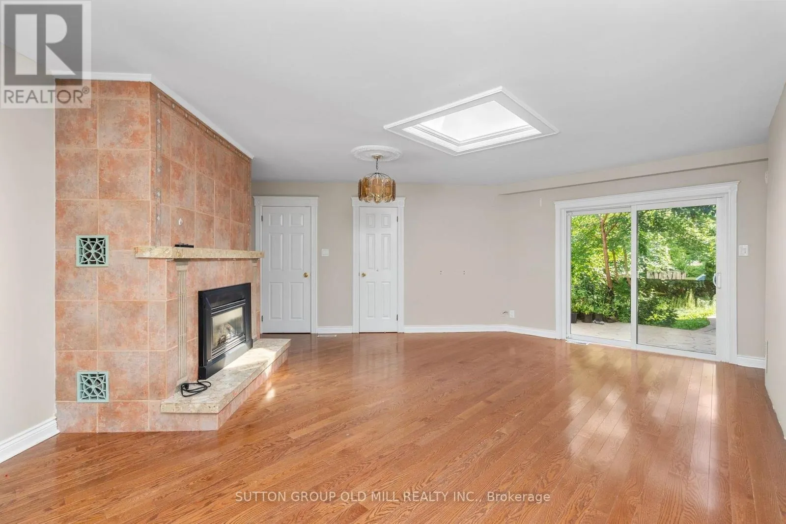 2 LEITA COURT