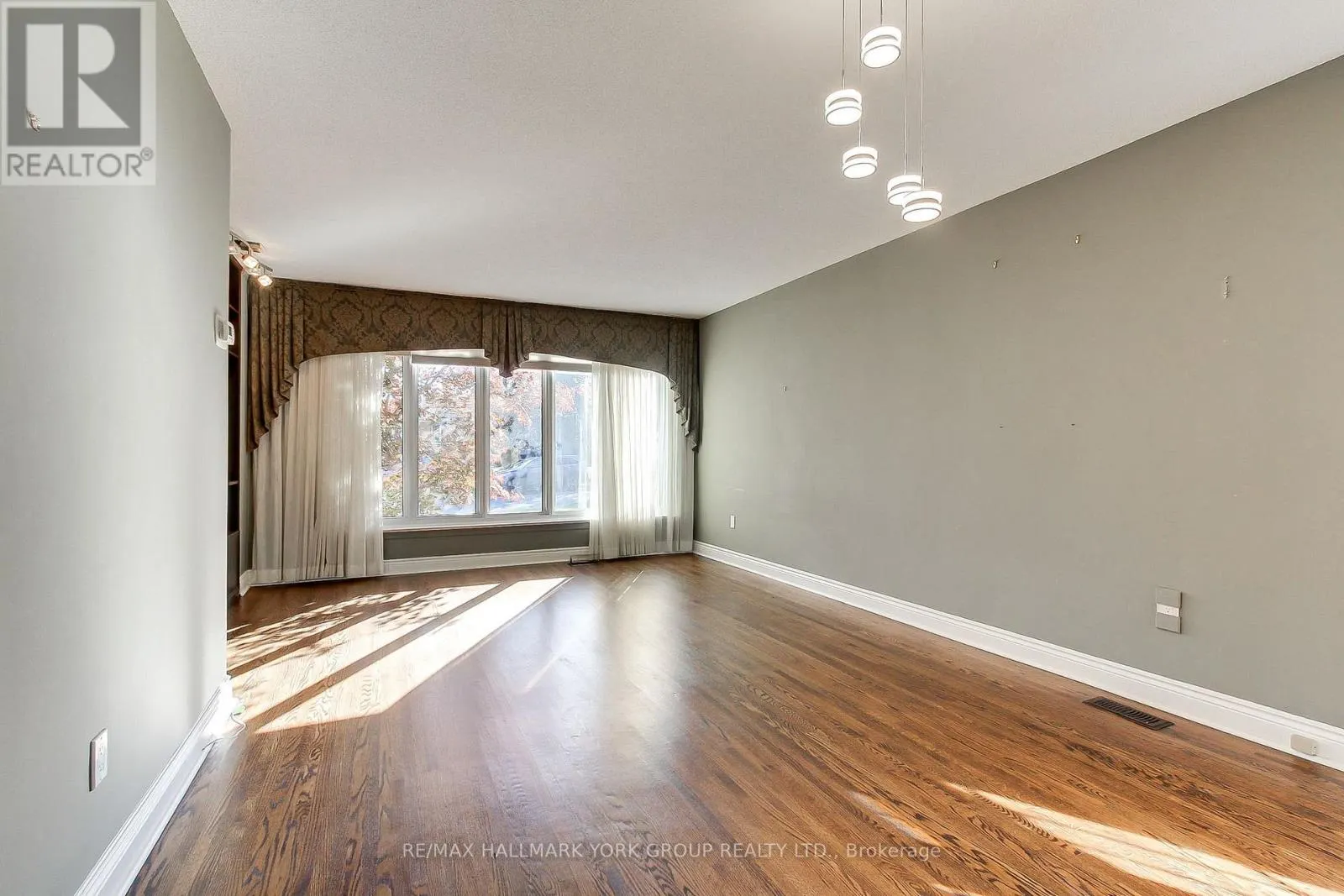 10 HAREFIELD DRIVE