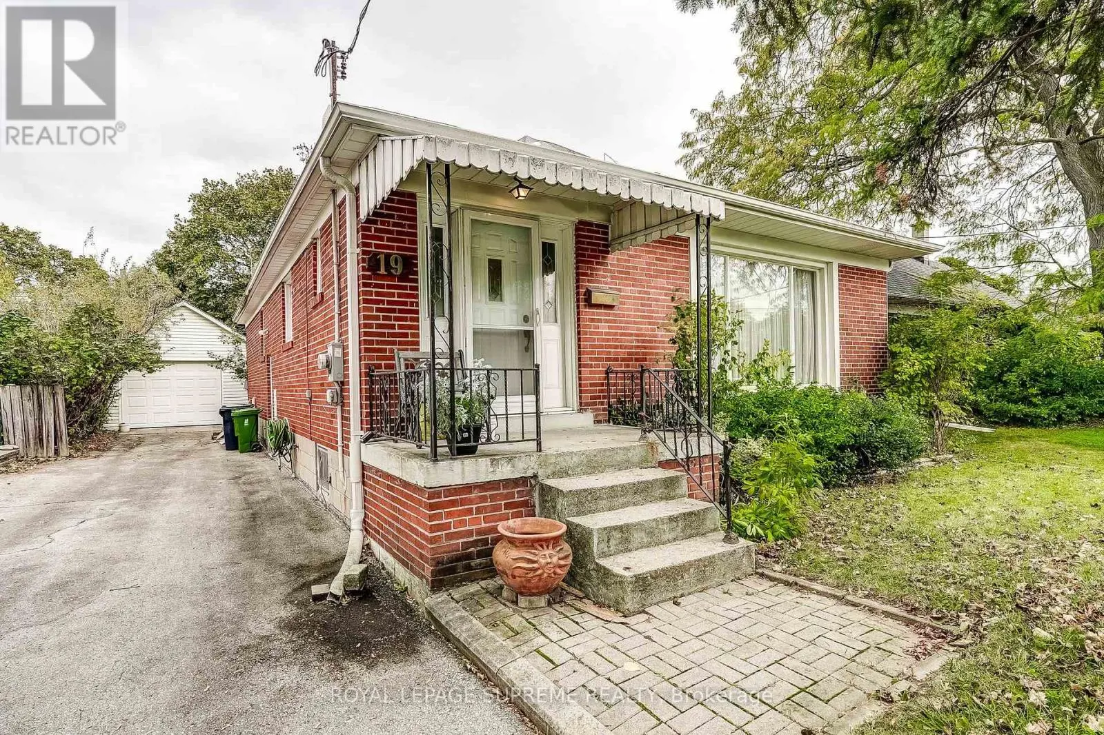 19 BRIDGETOWN DRIVE
