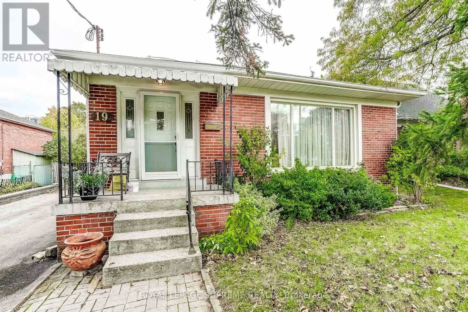 19 BRIDGETOWN DRIVE