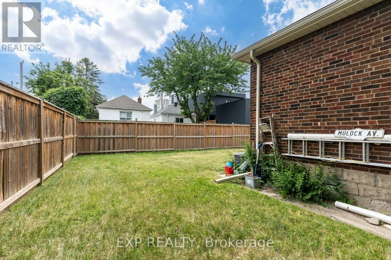 5 LAXIS AVENUE