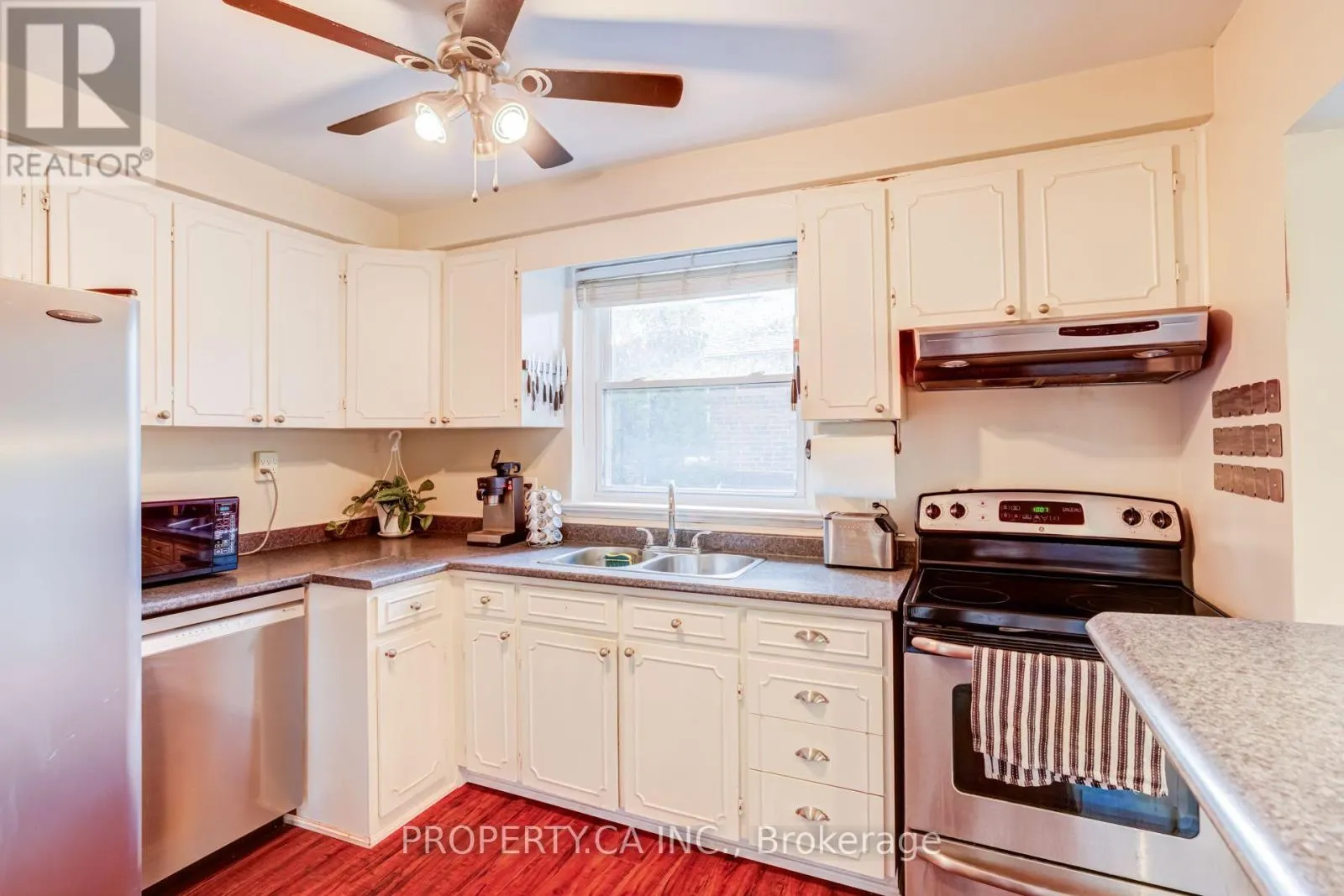 2302 REDFERN ROAD