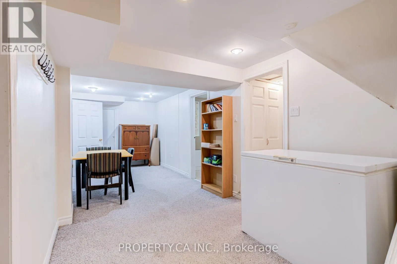 2302 REDFERN ROAD