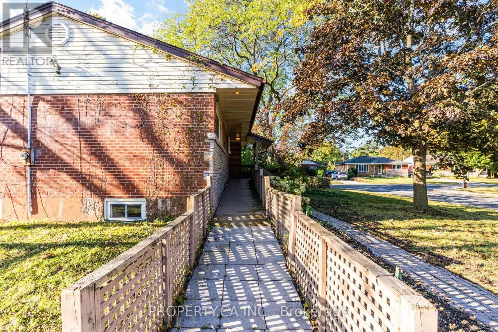 2302 REDFERN ROAD