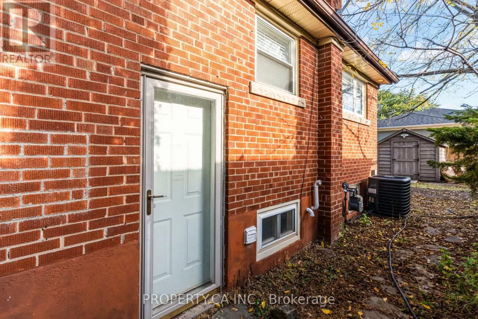 2302 REDFERN ROAD