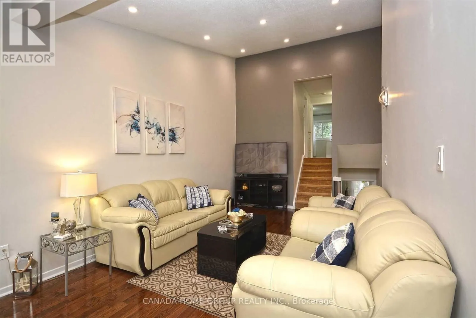 UPPER LEVEL - 2073 SOUTH MILLWAY AVENUE