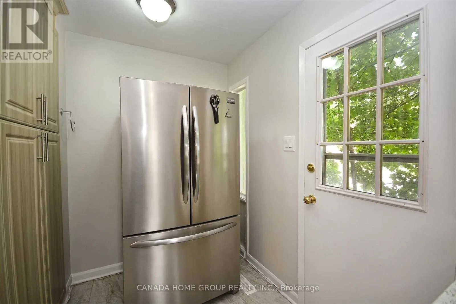 UPPER LEVEL - 2073 SOUTH MILLWAY AVENUE