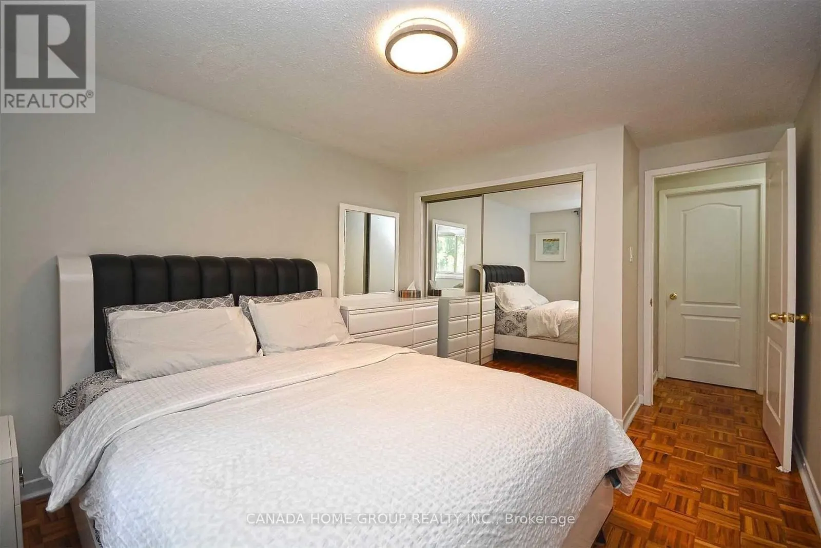 UPPER LEVEL - 2073 SOUTH MILLWAY AVENUE