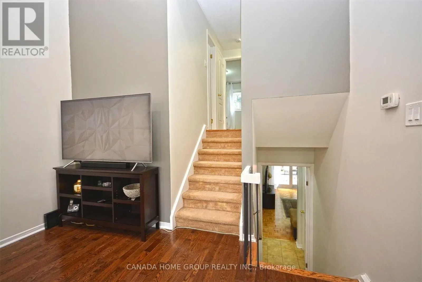 UPPER LEVEL - 2073 SOUTH MILLWAY AVENUE