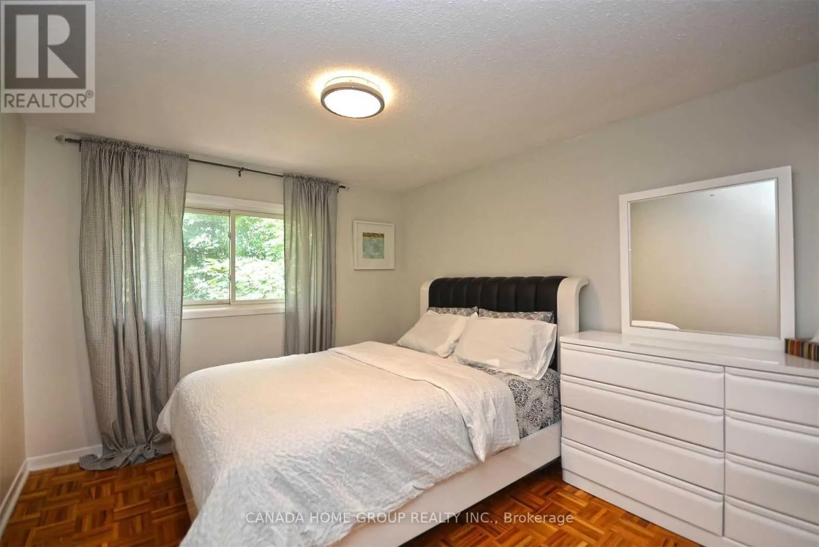 UPPER LEVEL - 2073 SOUTH MILLWAY AVENUE