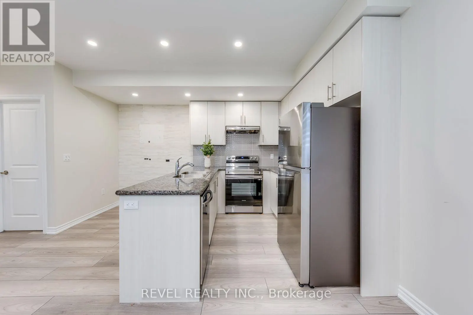 402 - 70 HALLIFORD PLACE