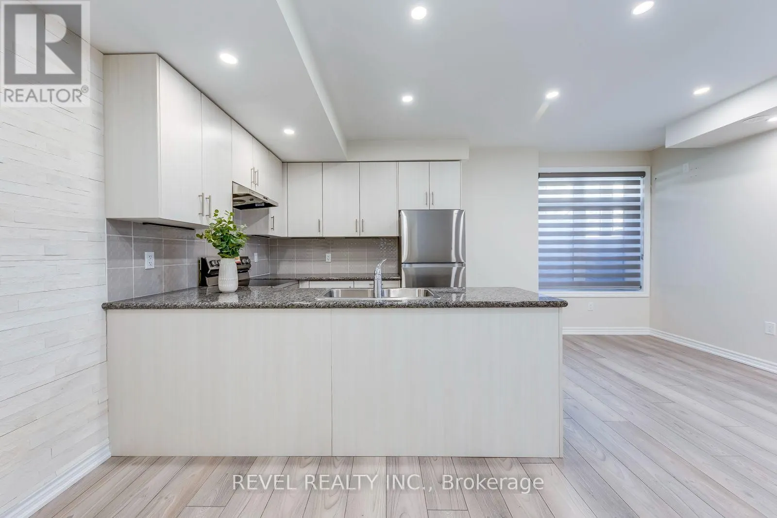402 - 70 HALLIFORD PLACE