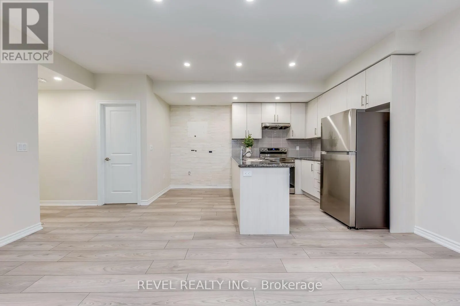 402 - 70 HALLIFORD PLACE