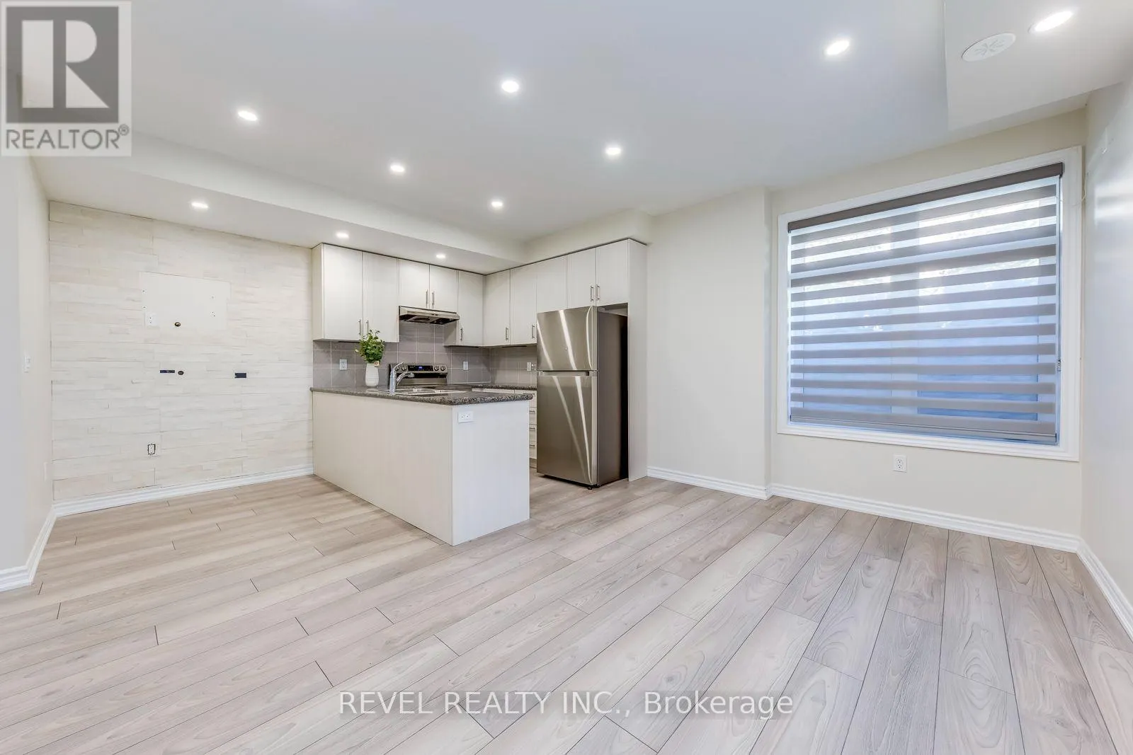 402 - 70 HALLIFORD PLACE
