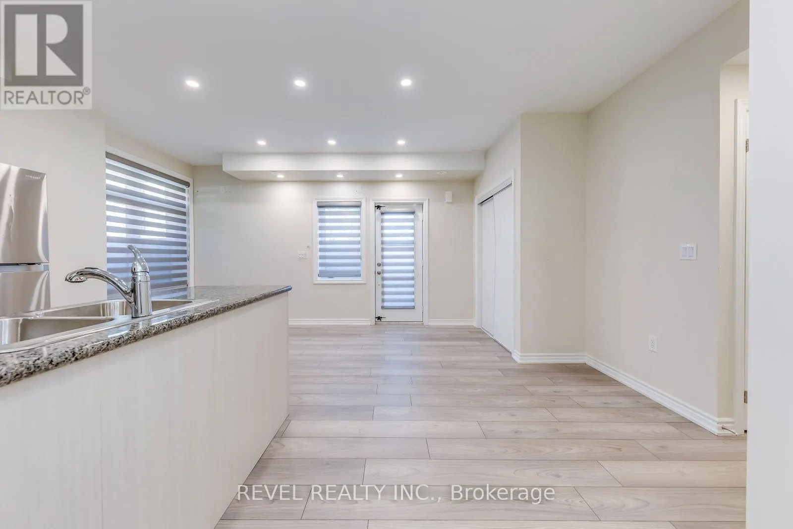 402 - 70 HALLIFORD PLACE