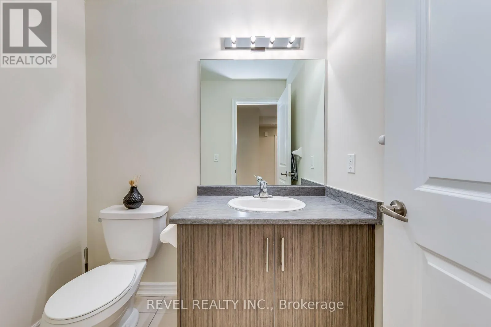 402 - 70 HALLIFORD PLACE