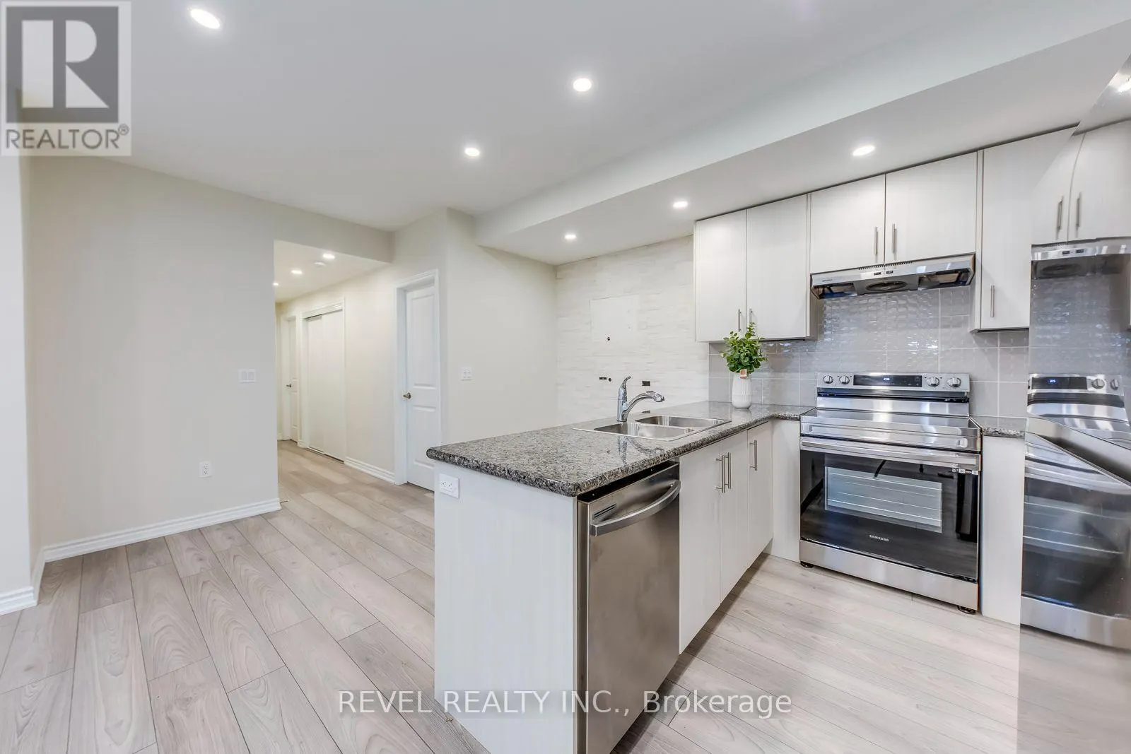 402 - 70 HALLIFORD PLACE