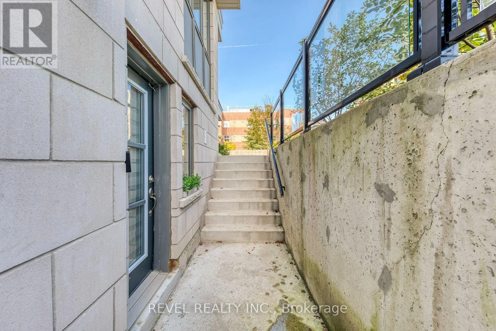 402 - 70 HALLIFORD PLACE