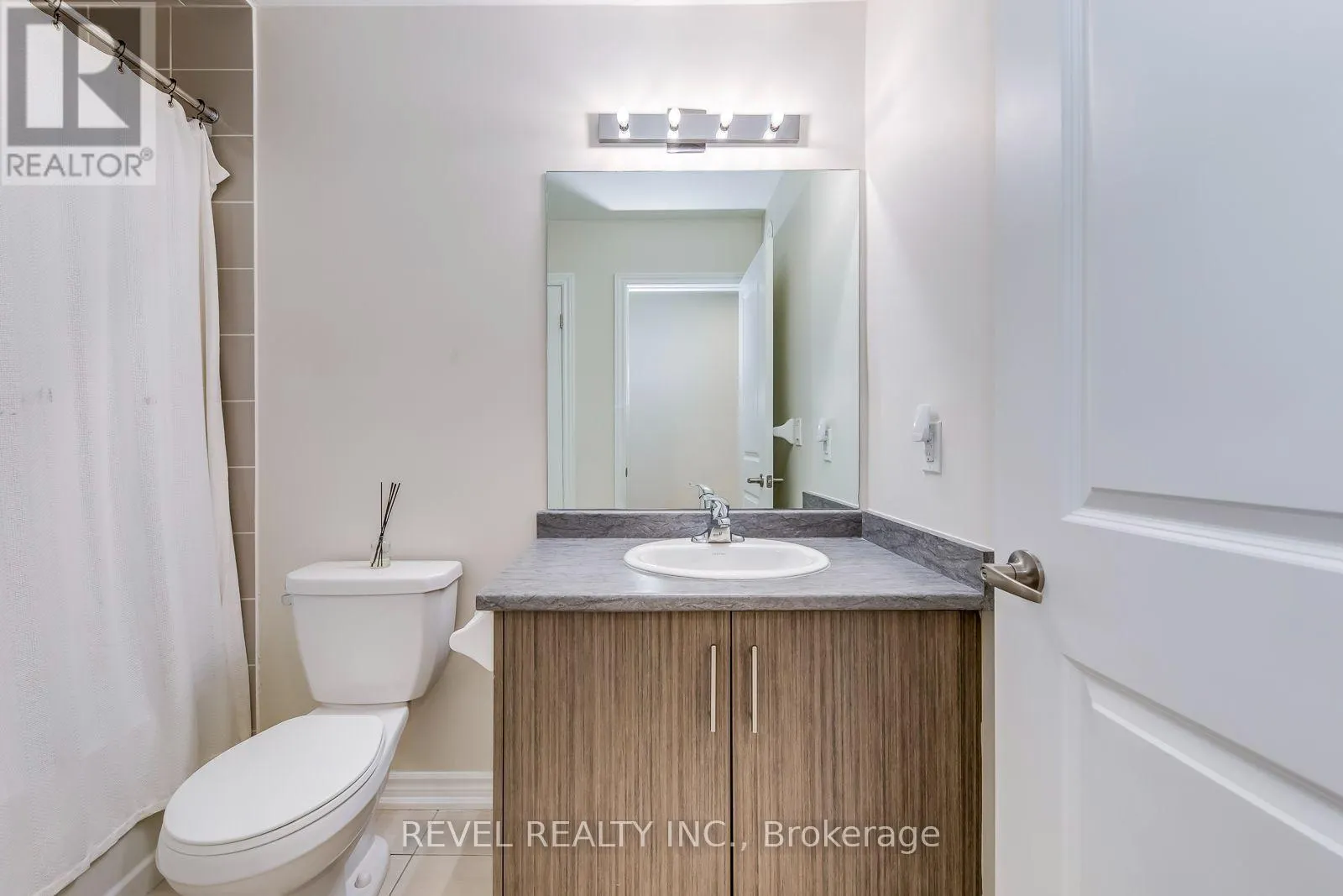 402 - 70 HALLIFORD PLACE