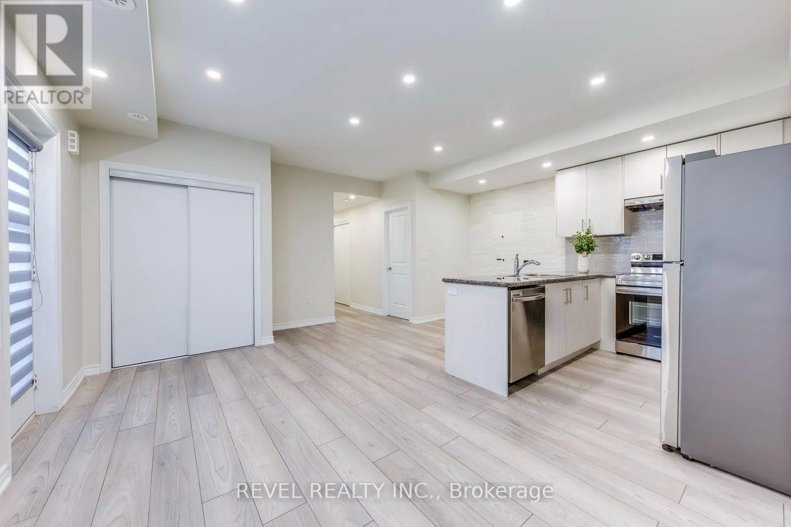 402 - 70 HALLIFORD PLACE