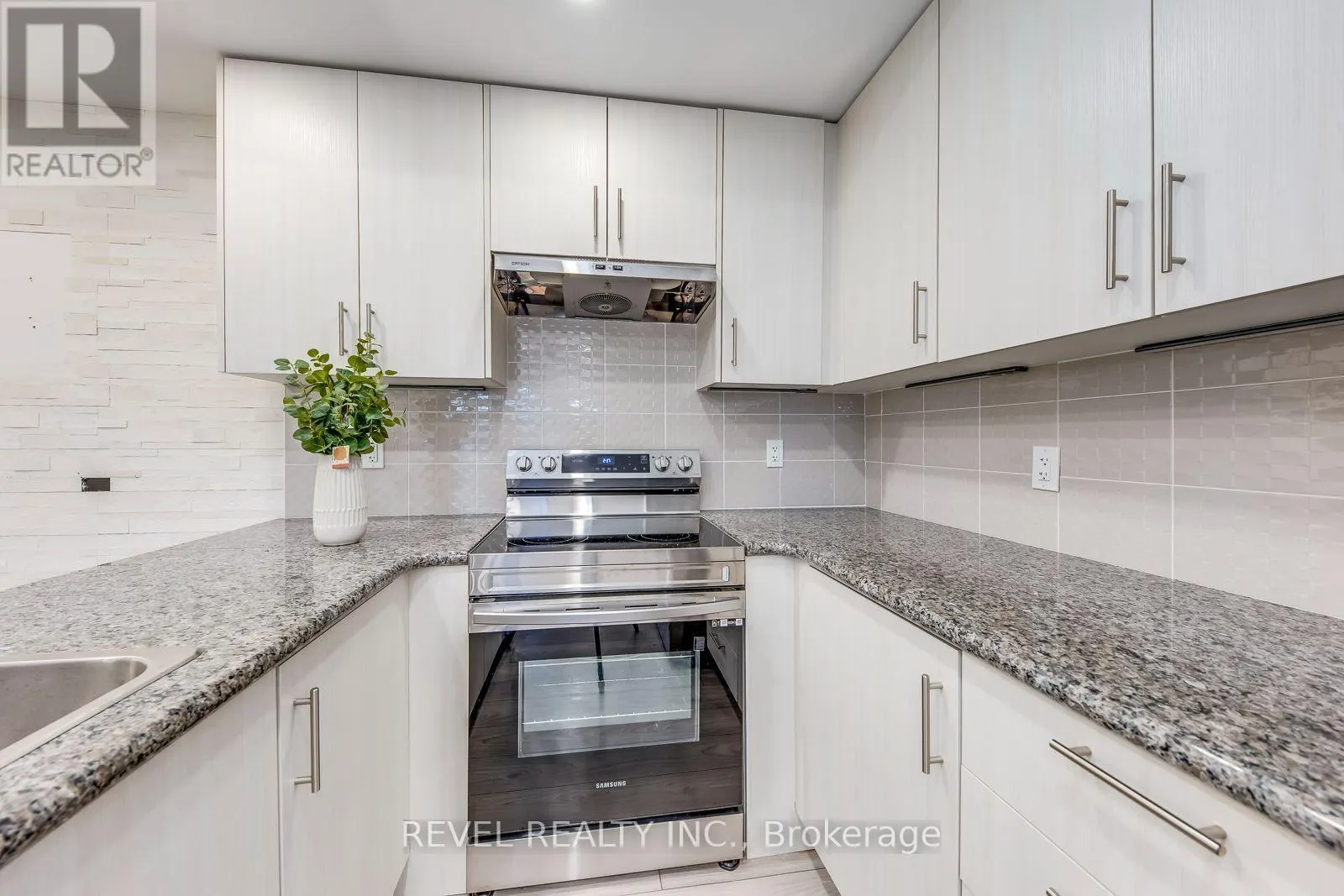 402 - 70 HALLIFORD PLACE