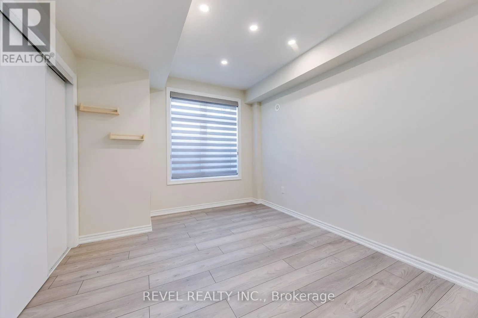 402 - 70 HALLIFORD PLACE