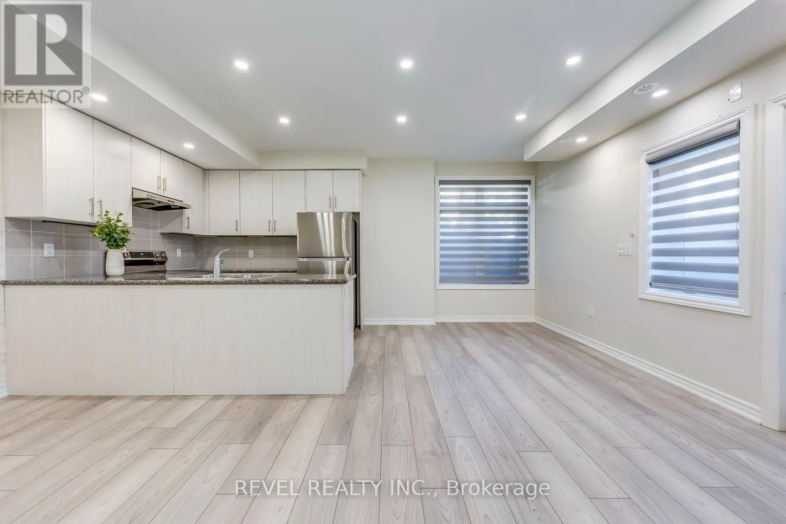 402 - 70 HALLIFORD PLACE