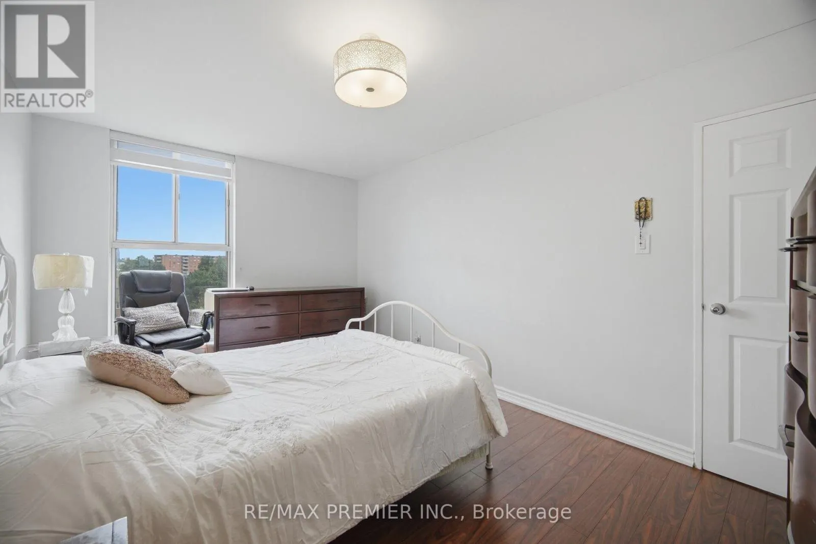 406 - 2825 ISLINGTON AVENUE