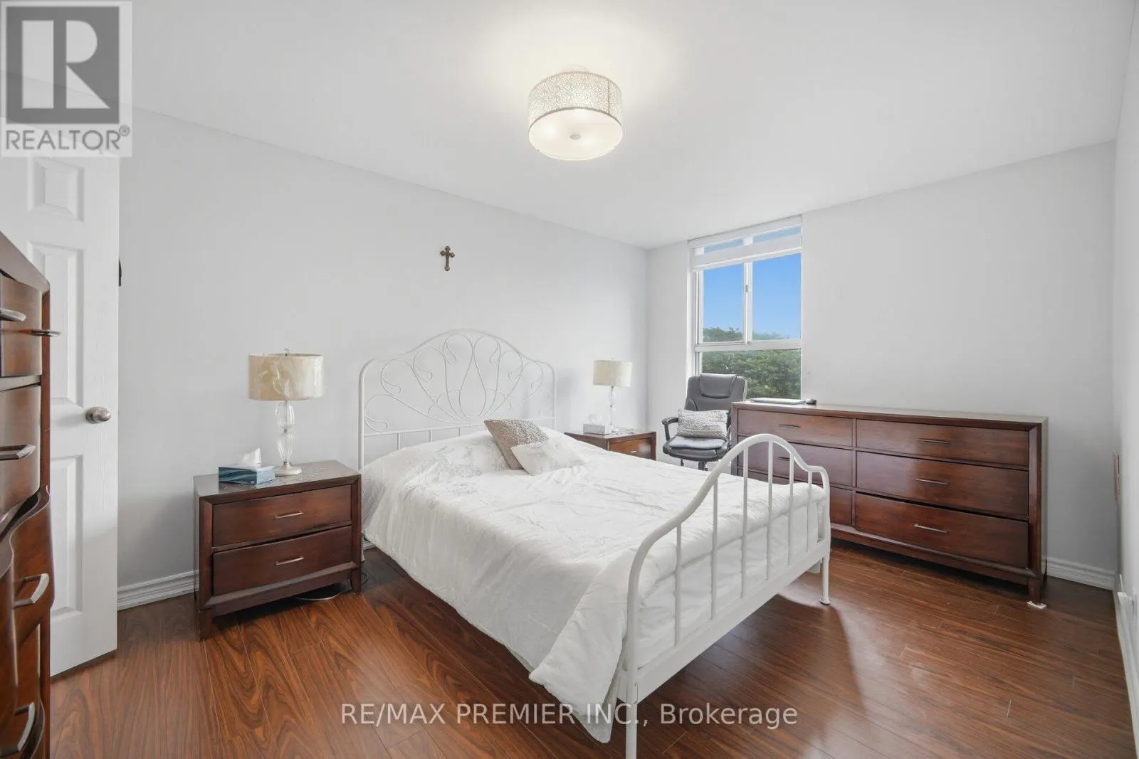 406 - 2825 ISLINGTON AVENUE