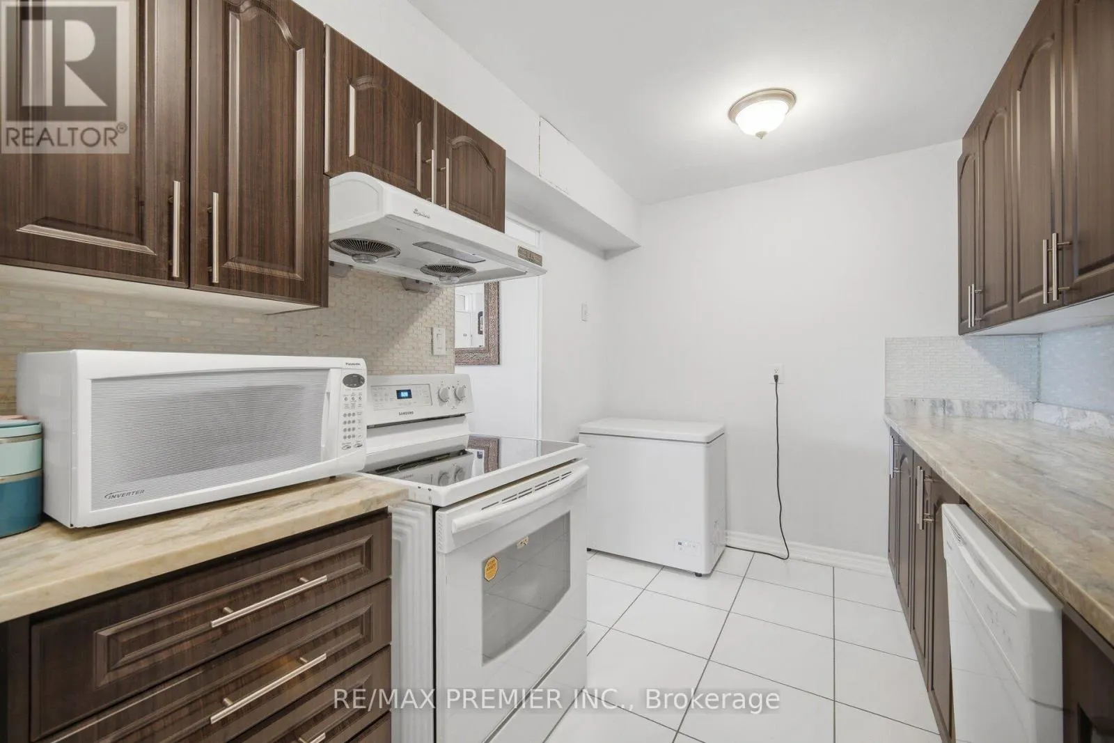 406 - 2825 ISLINGTON AVENUE