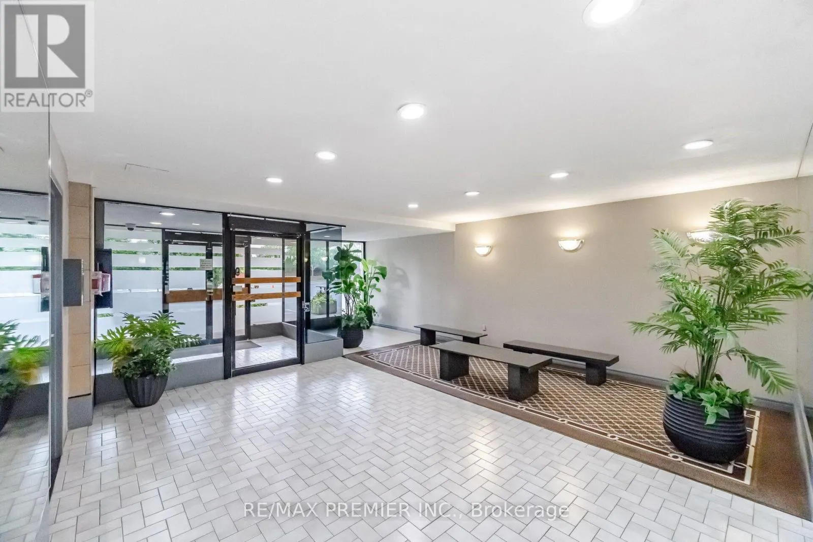 406 - 2825 ISLINGTON AVENUE