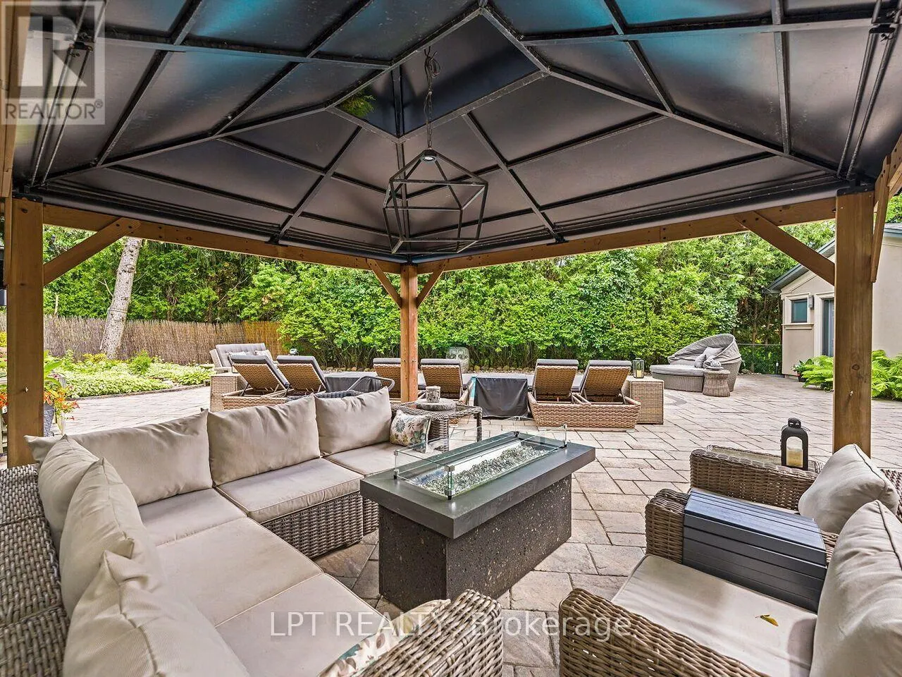 493 TIPPERTON CRESCENT