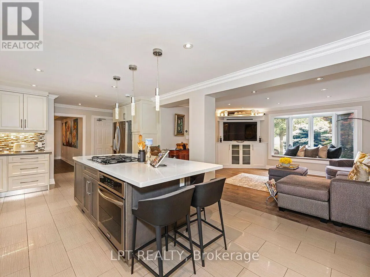 493 TIPPERTON CRESCENT