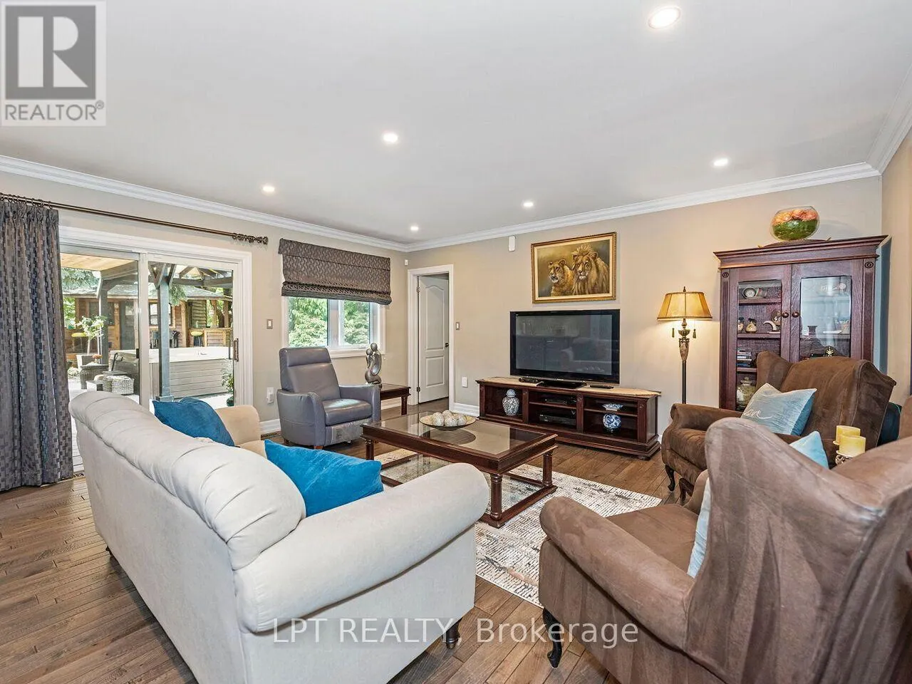 493 TIPPERTON CRESCENT