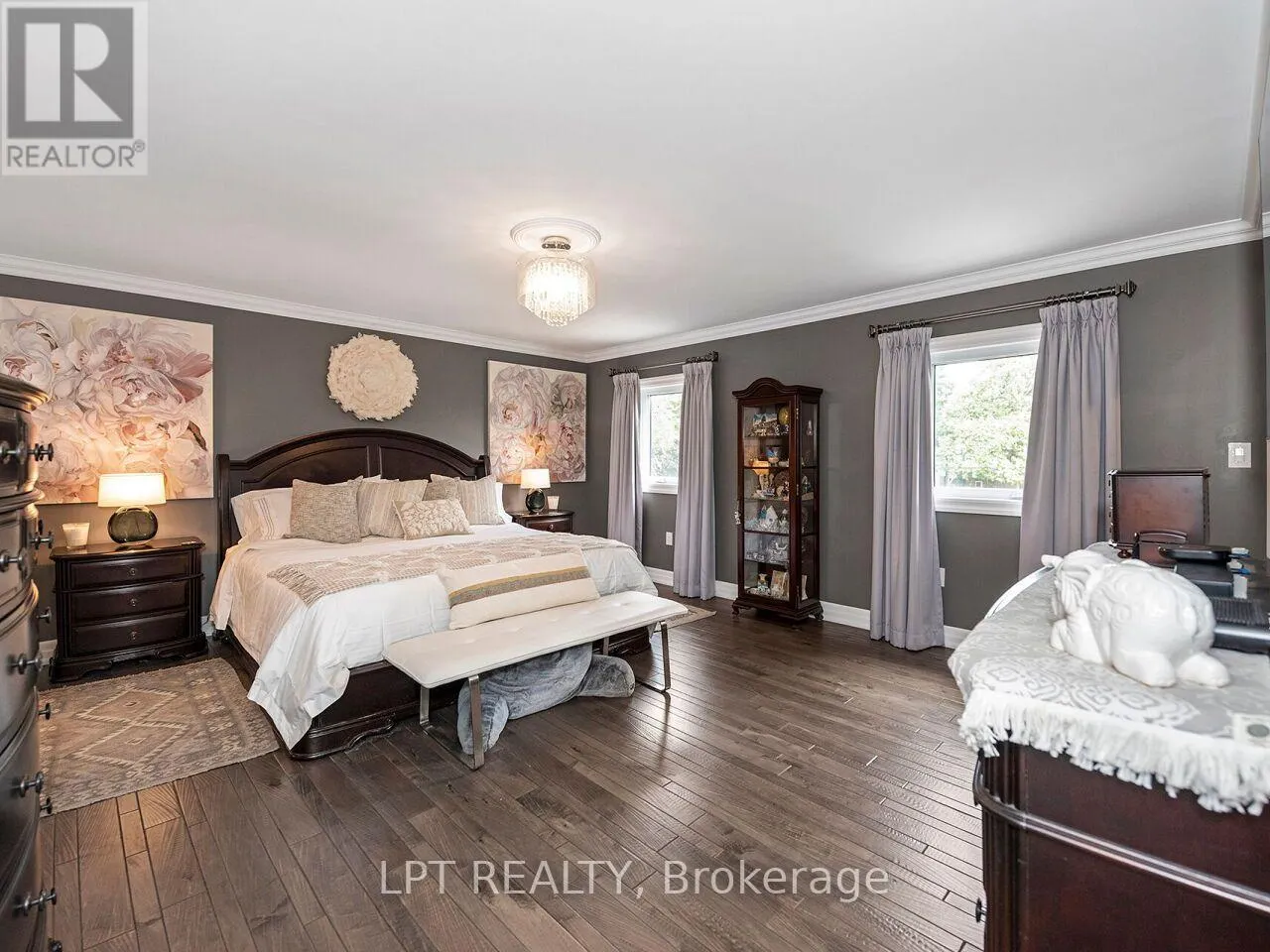 493 TIPPERTON CRESCENT