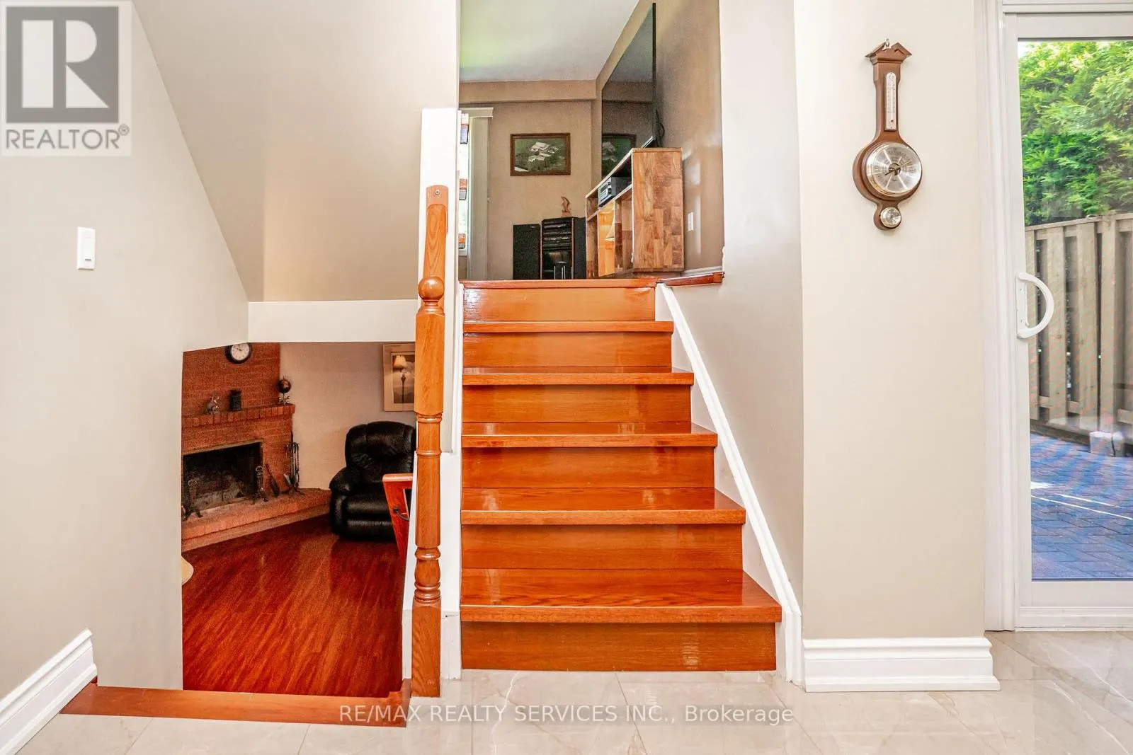 32 WINTERFOLD DRIVE