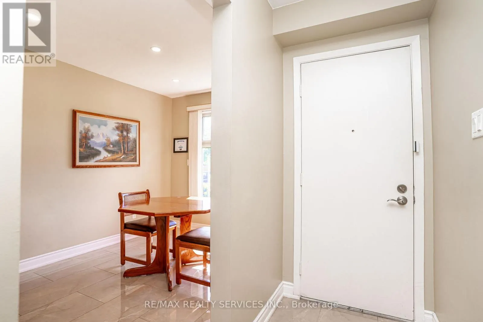 32 WINTERFOLD DRIVE