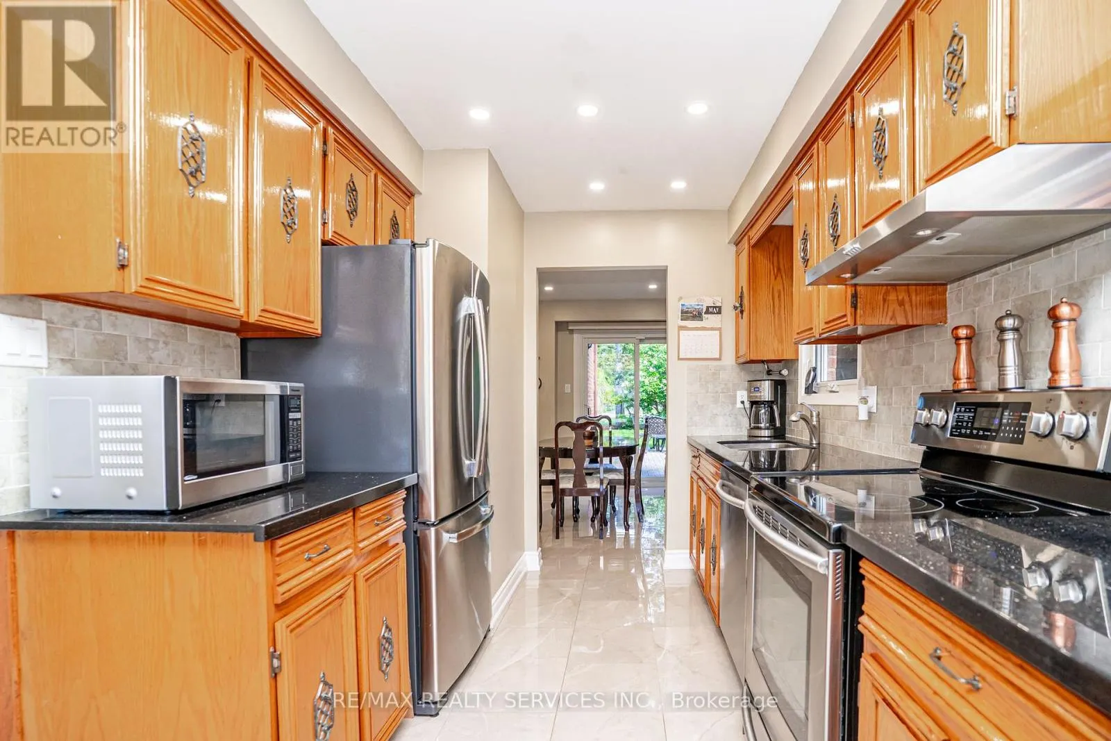 32 WINTERFOLD DRIVE