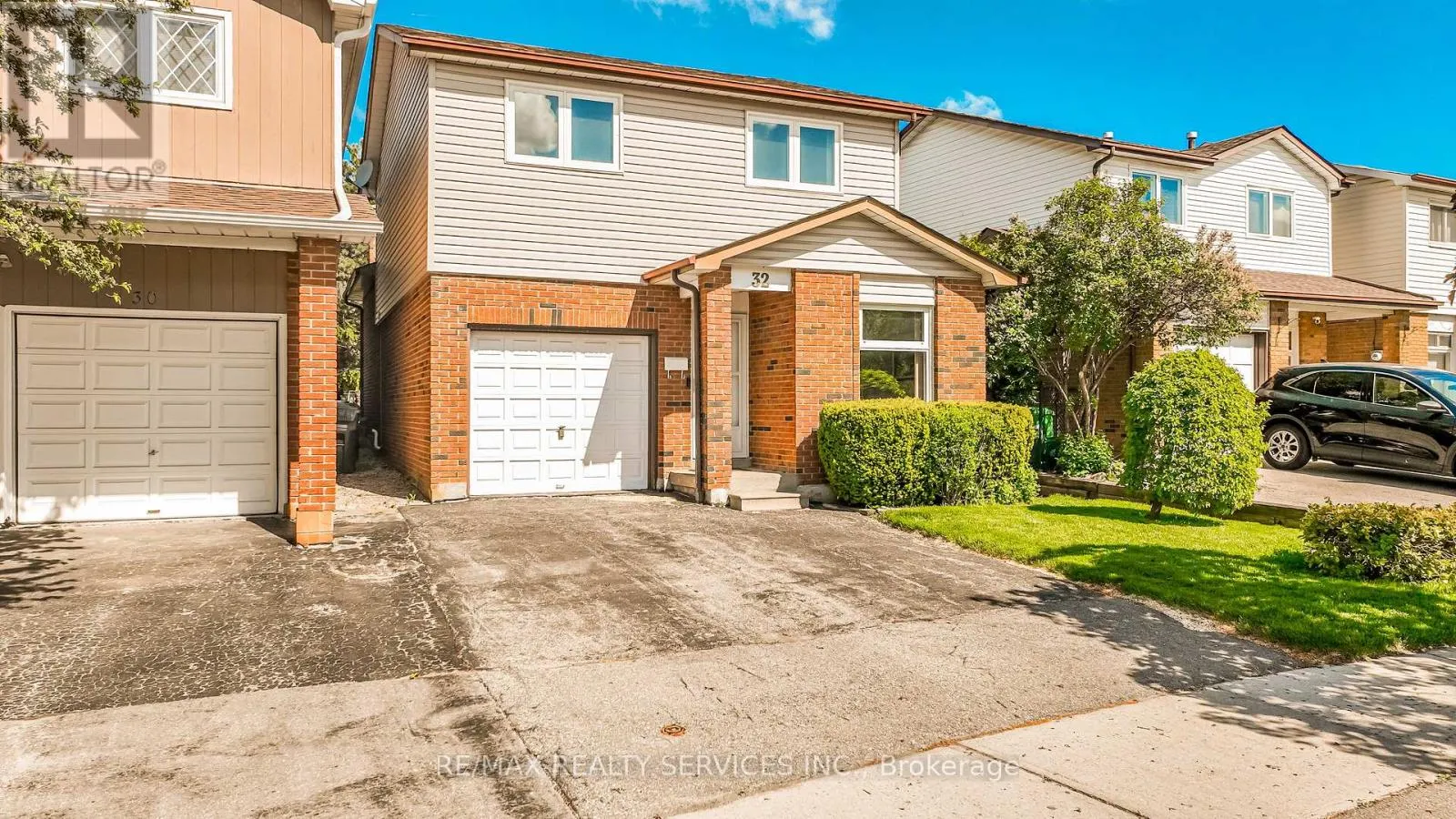 32 WINTERFOLD DRIVE